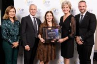 Justine Lacasse de la Fondation de l’Hôpital de Memphrémagog reçoit un prix pour sa philanthropie
